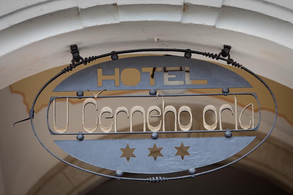 Hotel U Cerneho Orla Telc Exterior photo